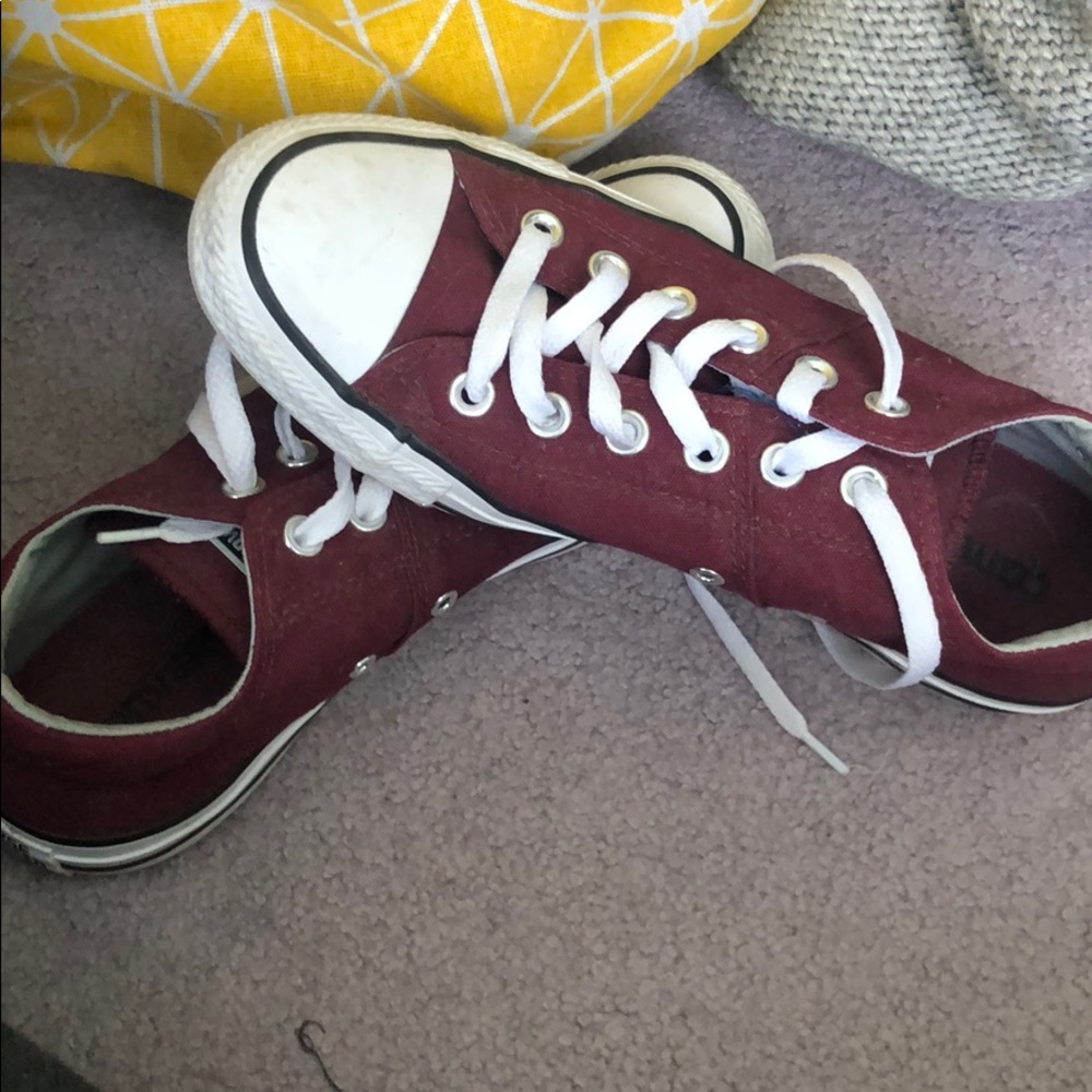 Maroon converse